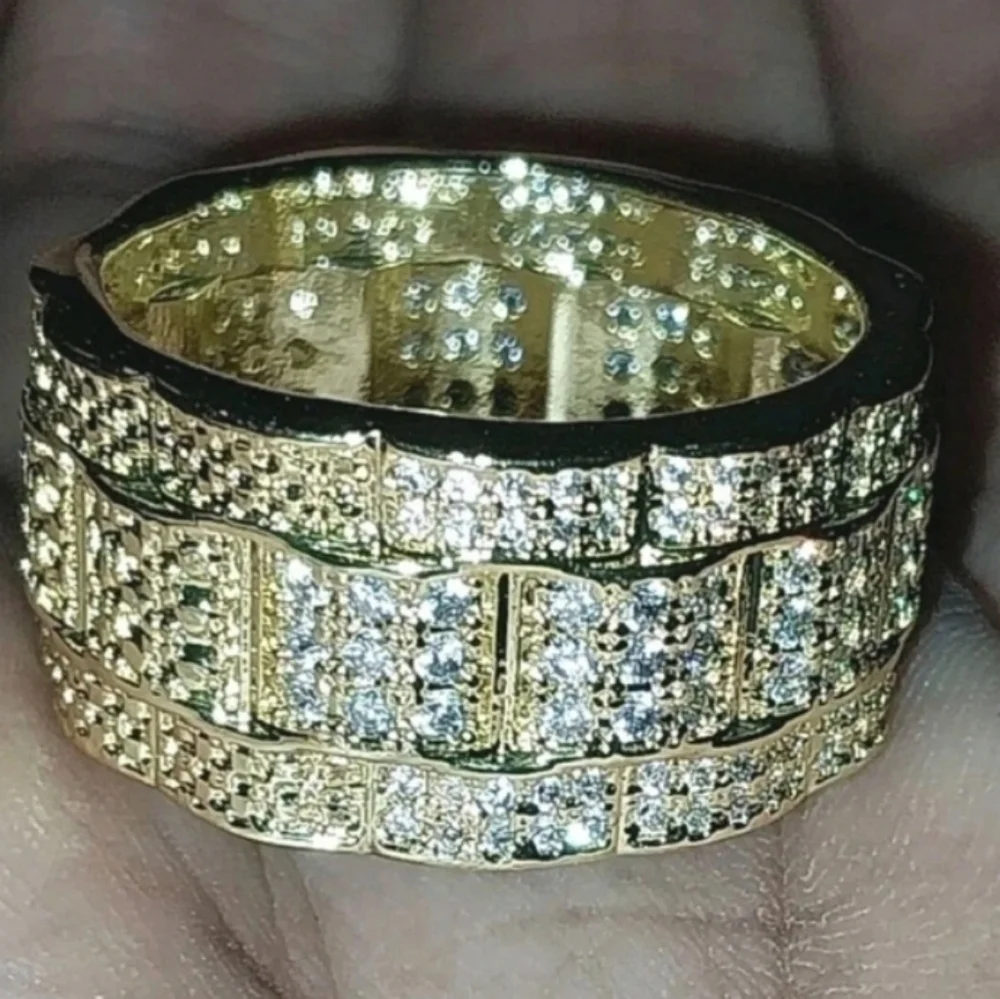 Elegant Mens Gold  Ring Sz 9